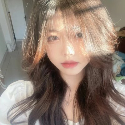 黑衣女孩